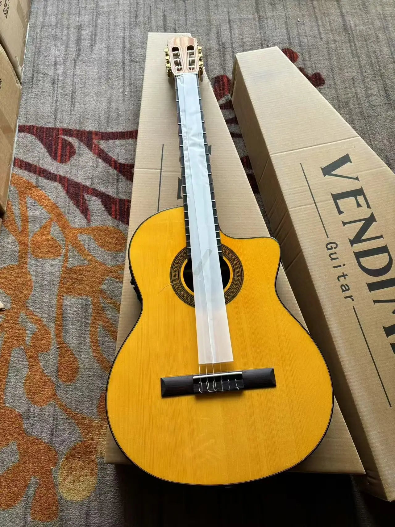 Violão Flamenco 39" VFG25 Cutaway Topo Abeto Corpo Mogno Cordas Nylon